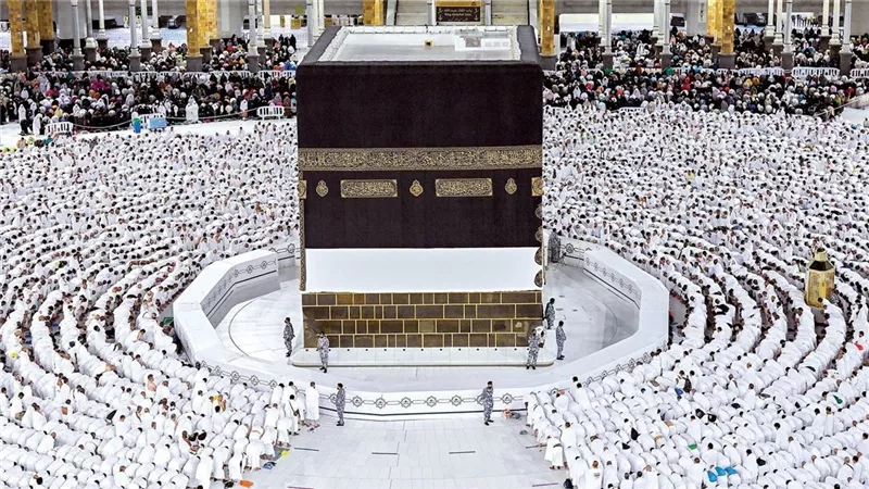 مدى وجوب الهدي لمن صام 3أيام في الحج ثم تيسر حاله المادي
