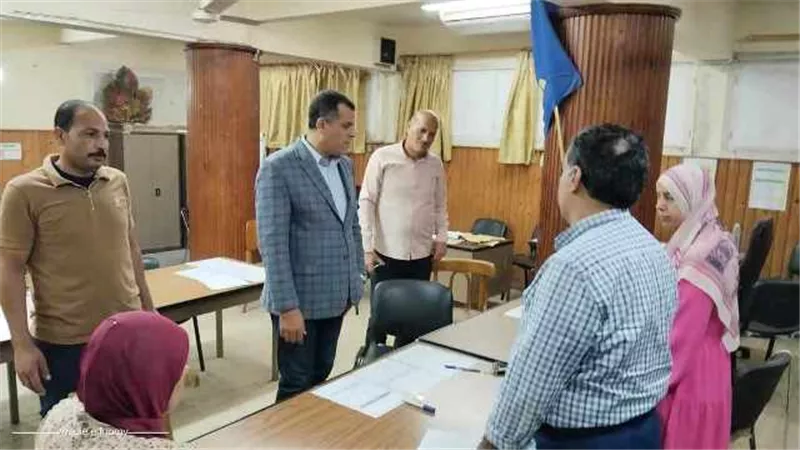 مدير تعليــم دميـاط يتابع تسليم أسئلة إمتحانات الإعدادية والفنية
