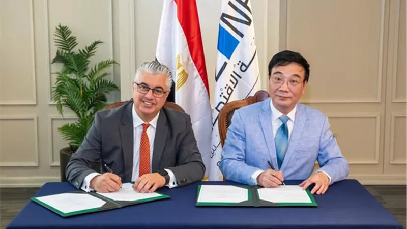 باستثمارات 20 مليون دولار..توقيع عقد مصنع حقائب سفر صينية بالقنطرة غرب