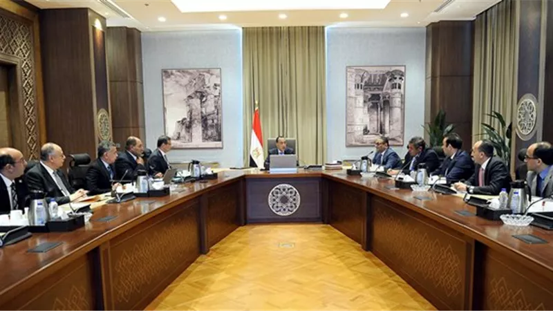 مدبولي يتابع إجراءات زيادة حجم المعروض من اللحوم الحمراء في الأسواق