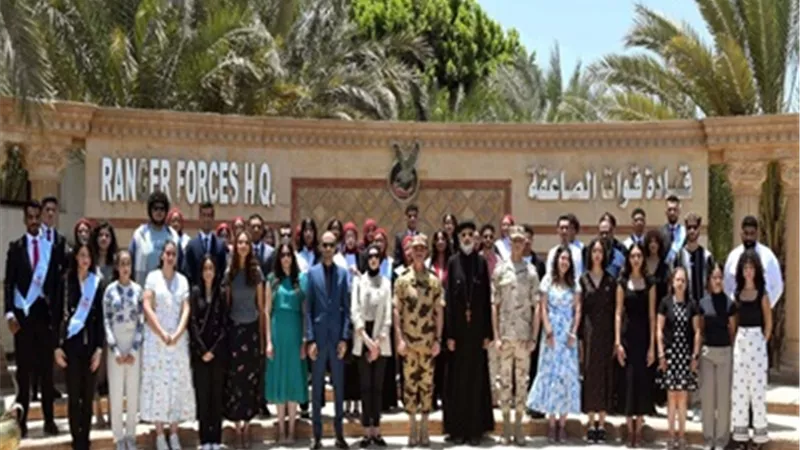 وفد طلابي من جامعة عين شمس في زيارة لقيادتى قوات الصاعقة والمظلات