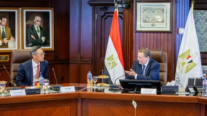محافظ البنك المركزي يلتقي رئيس البنك الصناعي والتجاري الصيني