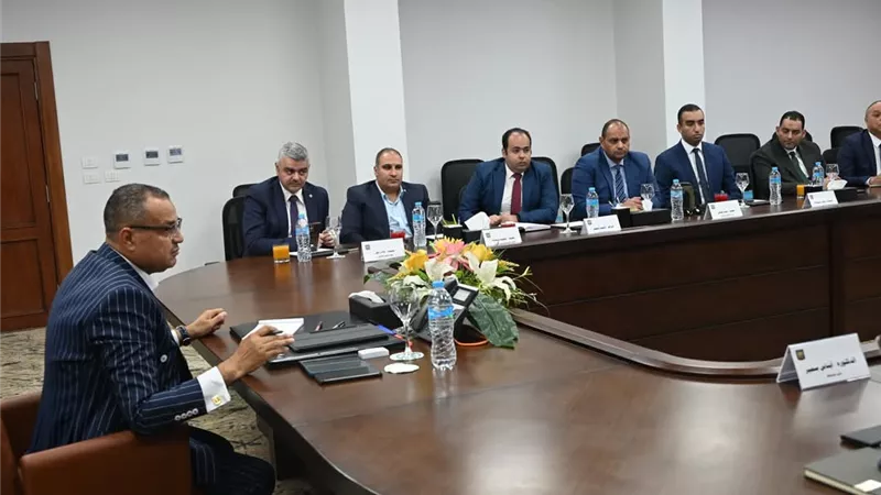 محافظ جنوب سيناءيترأس اجتماعًا لمشروع منظومة كاميرات الرصدالمرئى