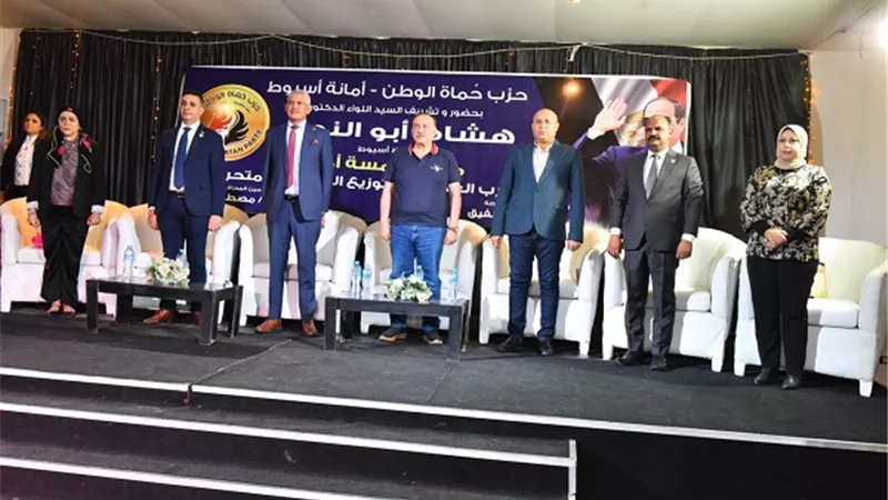 محافظ أسيوط يشهد حفل مبادرة حزب حماة وطن لفك كرب الغارمات