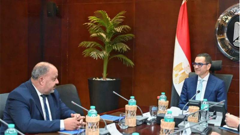 وزير الاستثمار يبحث مع ممثلي قطاع القطن سبل دعم الزراعة والتصدير