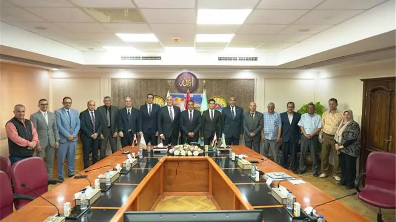 جهاز تنمية المشروعات يبحث دعم أصحاب المشروعات الصغيرة بمطروح