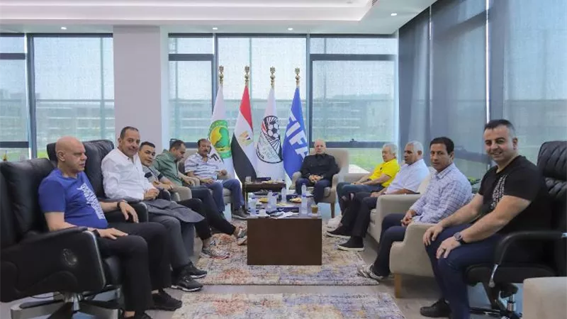 أبو ريدة يناقش برنامج إعداد المنتخب لبطولة كأس العرب