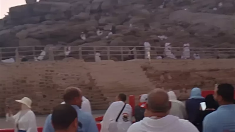 رعاية خاصة لأسر شهداء الشرطة على صعيد عرفات الطاهر
