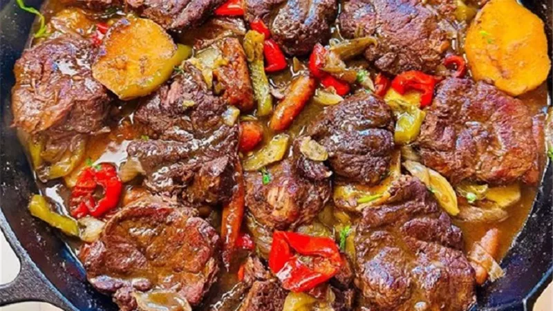 وصفة مميزة لعيد الأضحى .. طاجن لحم الضأن بالخضار