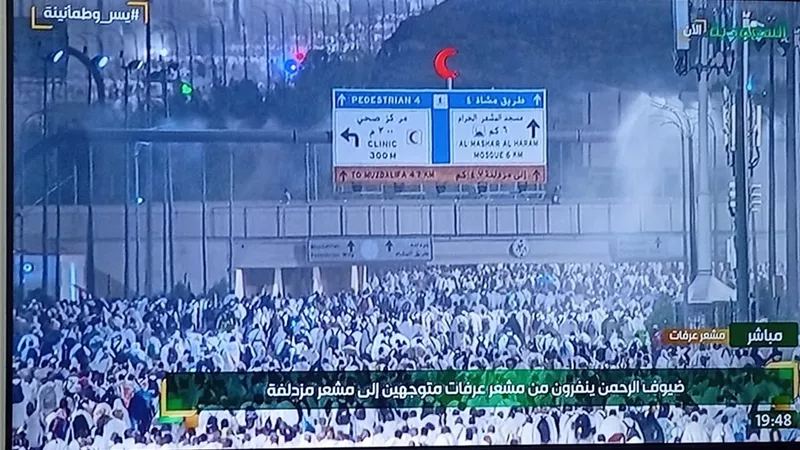 حجاج بيت الله الحرام ينفرون إلى مزدلفة بعد وقفة عرفات