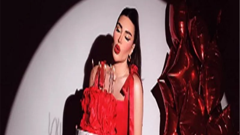 سارة نخلة تحتفل بعيد ميلادها الـ35