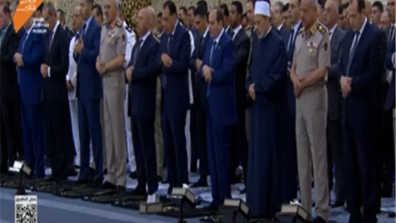 الرئيس السيسي يؤدي صلاة عيد الأضحى بـ مسجد مصر بالعاصمة الإدارية