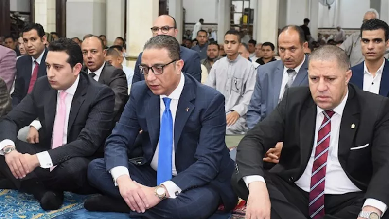 محافظ الفيوم يؤدي صلاة عيد الأضحى المبارك بمسجد ناصر الكبير
