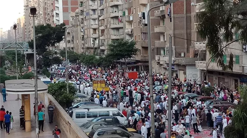 اقبال جماهيرى كبير على الساحات والمساجد لصلاة العيد بالأسكندرية
