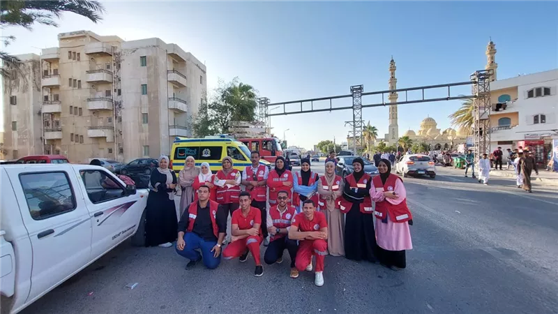 فرق الهلال الأحمر تؤمن المصلين خلال صلاة عيد الأضحى بالغردقة