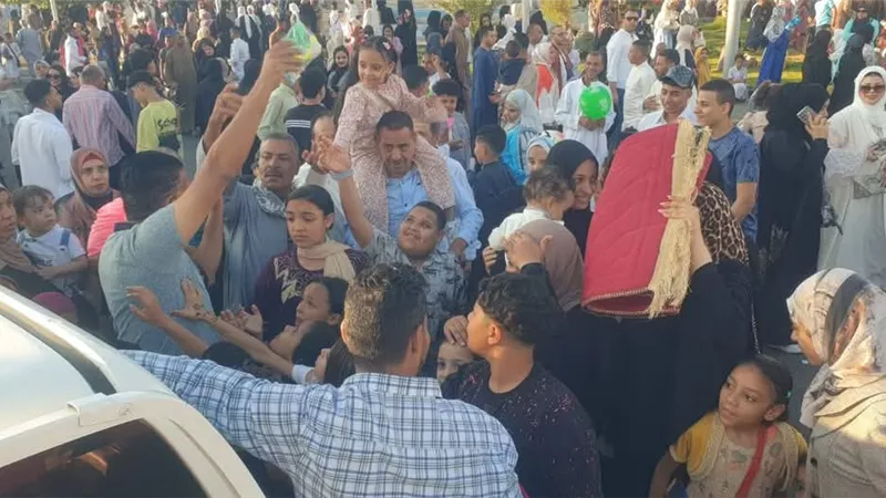 فرحة وبهجة وهدايا للأطفال في عيد الأضحى بالغردقة..صور