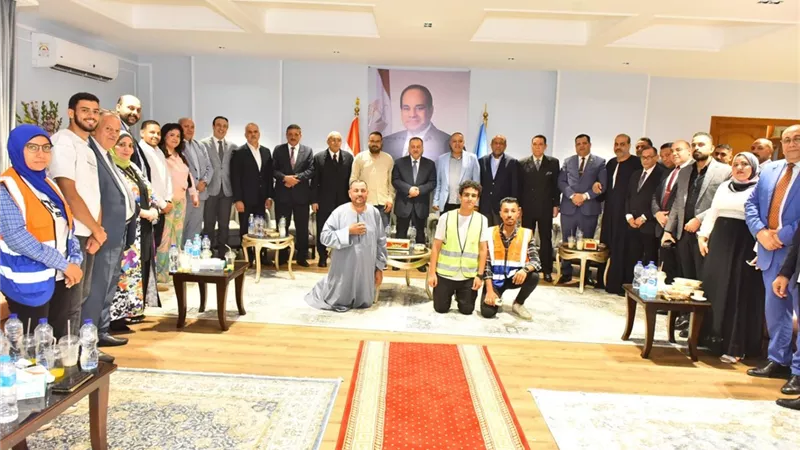 محافظ أسيوط يستقبل المهنئين بعيد الأضحى المبارك ..صور