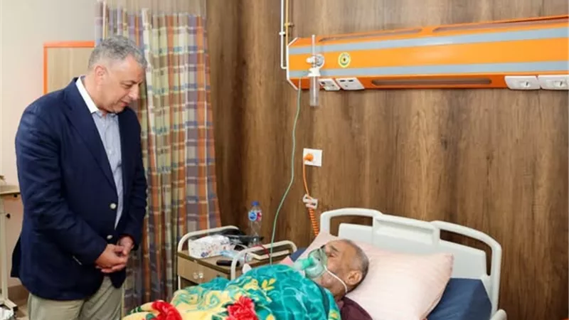 محافظ الإسماعيلية يتفقد المجمع الطبي ويهنئ المرضى بالعيد