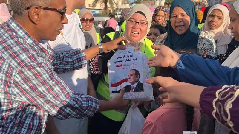 مستقبل وطن البحر الأحمر يوزع هدايا على الأطفال اجتفالا بالعيد
