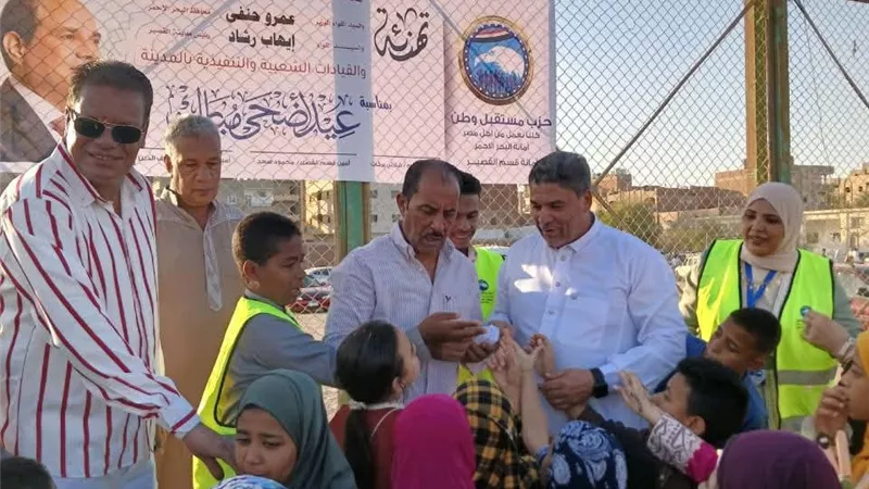 مستقبل وطن القصير يشارك الأهالي فرحتهم بعيد الأضحى وتوزع الهدايا
