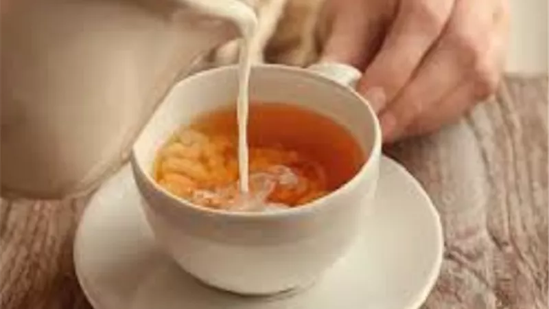أضرار الإفراط في شرب الشاي بالحليب