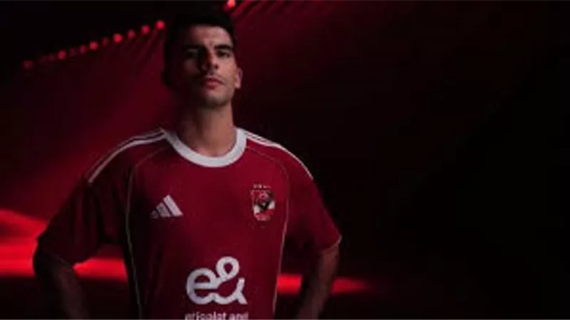 ما إحساسك وانت ترتدى تيشيرت الأهلي بعد الزمالك؟.. زيزو يرد