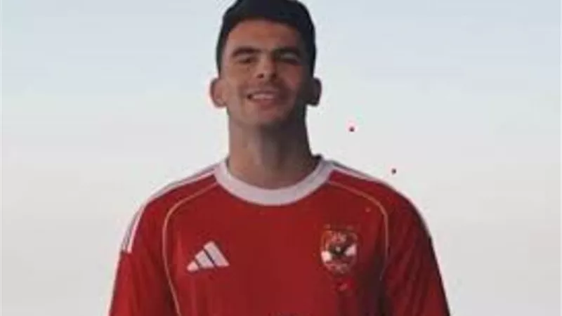 شاهد.. زيزو في الطائرة المتجهة إلى ميامي للحاق ببعثة الأهلي