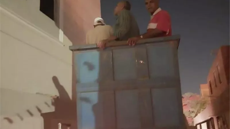جهاز بدر يزيل دورين سكنى وتحويل الملاك للنيابة ويصادر المعدات بالأرقام