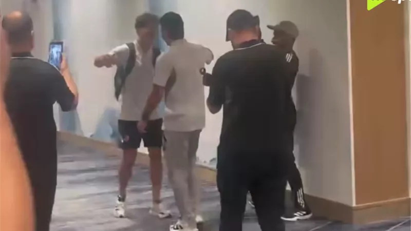 شاهد.. إمام عاشور يستقبل زيزو بالأحضان فى معسكر الأهلى بأمريكا