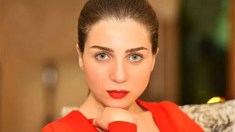 مي عز الدين: المسرح عشق لا ينتهي