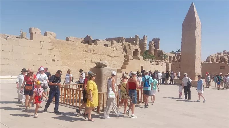 زحام بالكورنيش واحتفالات بالأندية والكافيهات تلفت الأنظار بالأقصر