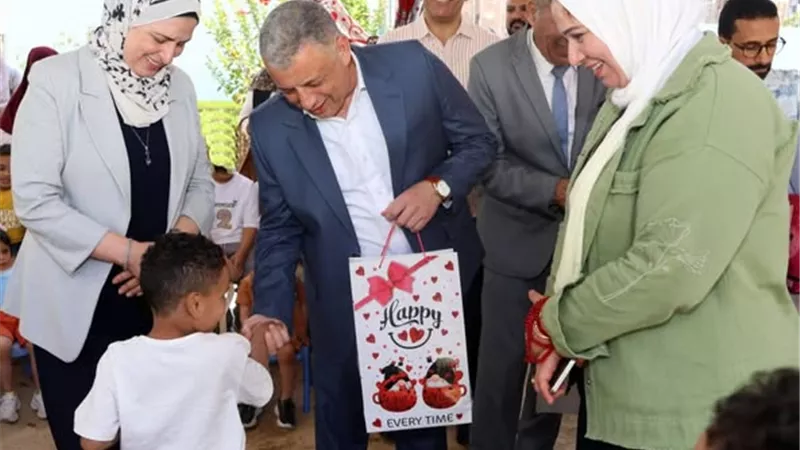 هدايا عينية من محافظ الإسماعيلية لنزلاء دارالرعاية احتفالا بالعيد