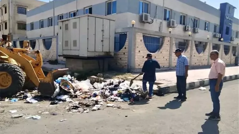 حملات مكثفة بأحياء بورسعيد لرفع القمامة ومخلفات الذبح بالشوارع