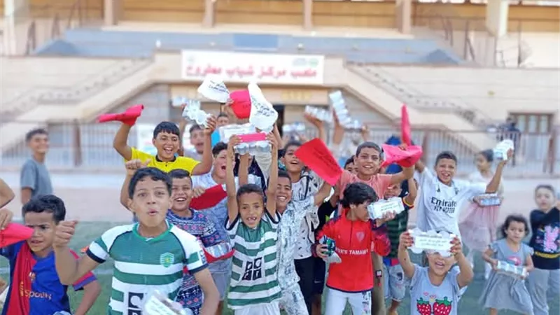 مركز شباب مطروح يوزع الهدايا على الأطفال ويفتح أبوابه للمواطنين