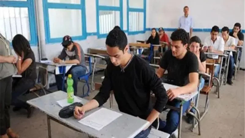 لطلاب الثانوية: لا تكتب على ظهر الورقة.. التعليم توضح العواقب