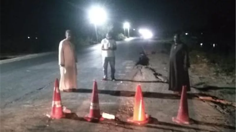 صيانة عاجلة لتصدعات الطريق الزراعى الغربى بأرمنت جنوب غرب الأقصر