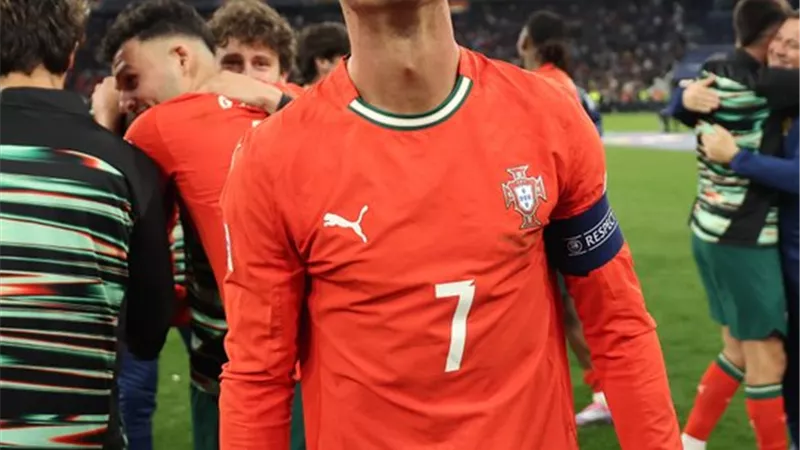 بكاء رونالدو بعد تحقيق لقب دوري الامم الاوروبية رسمياً .. شاهد