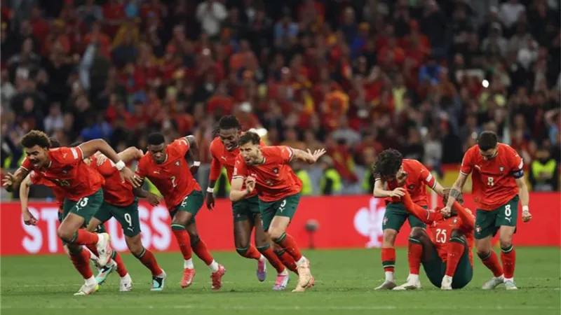 رجل مباراة إسبانيا والبرتغال في نهائي دوري الأمم الأوروبية
