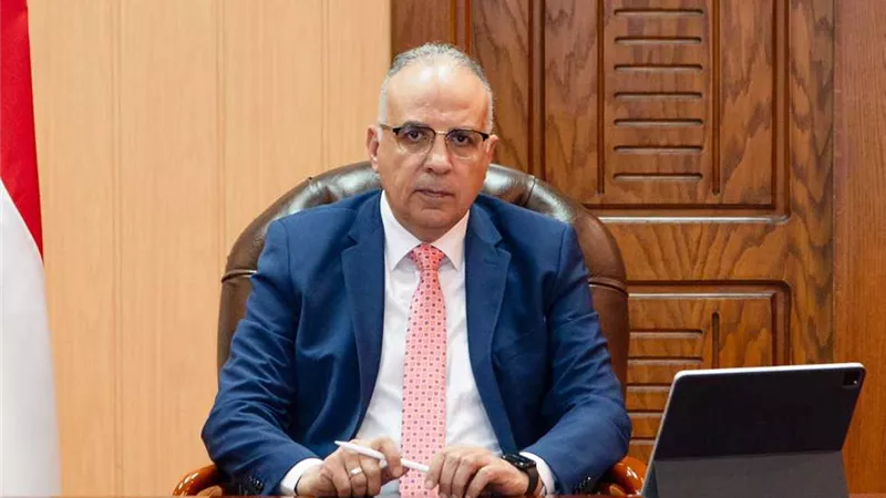 وزير الري يوجه باستمرار إجراءات رفع التصرفات المائية للترع