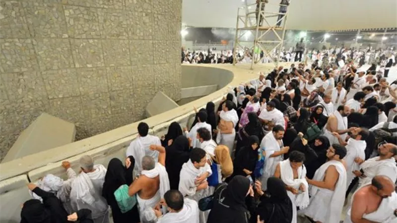 ضيوف الرحمن يختتمون رمي الجمرات في ثالث أيام التشريق