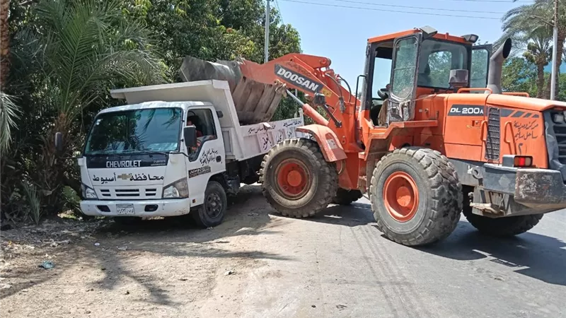 محافظ أسيوط: رفع 930 طنًا من المخلفات وتكثيف حملات النظافة