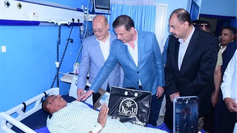 وزير الزراعة يزور الموظف المعتدى عليه أثناء تنفيذا قرار إزالة بسوهاج