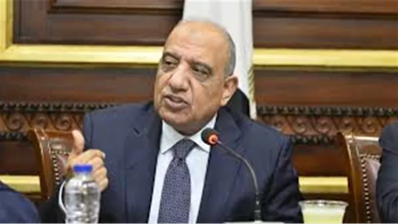 حوارمفتوح بين عصمت والأطقم العاملة بتحكم كهرباء شرق الاسكندرية