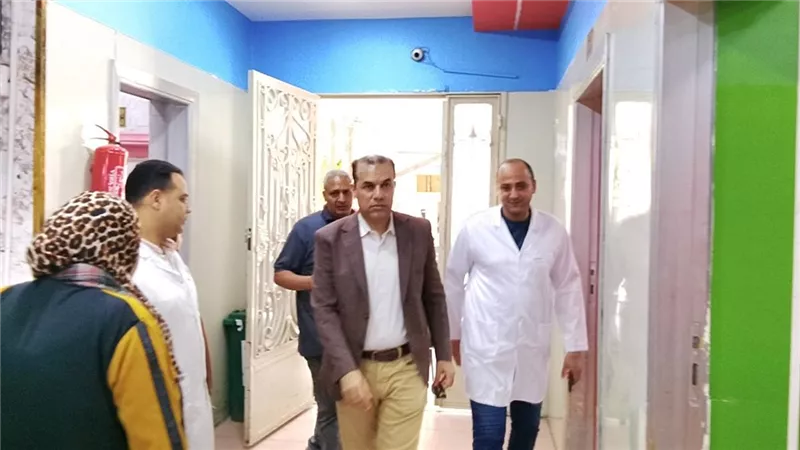 وكيل صحة البحيرة يفاجئ مستشفى أبوالمطامير