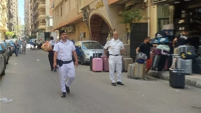 300 مخالفة لعدم التزام المواطنين بالقوانين المنظمة للمحلات