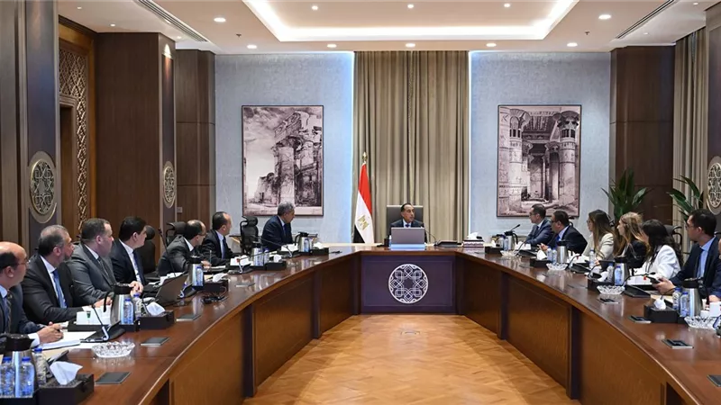رئيس الوزراء يستعرض الفرص الاستثمارية بقطاعي السياحة والآثار