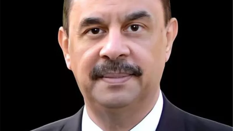 محافظ سوهاج يقرر صرف مكافأة تشجيعية لموظف الإدارة الزراعية