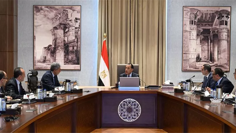 رئيس الوزراء يستعرض الفرص الاستثمارية بقطاعي السياحة والآثار