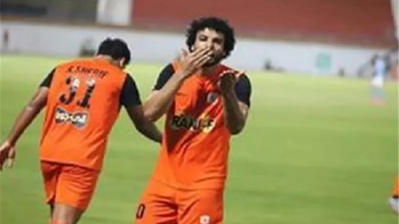 نجم الأهلي السابق يعرض مهاجم فاركو علي الزمالك