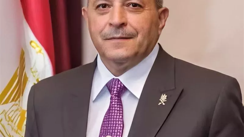 محافظ بورسعيد يوجه التضامن لانقاذ ثلاثة اطفال بلا مأوى